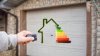¿Cómo mejorar la eficiencia energética en la puerta automática de tu villa o chalet?
